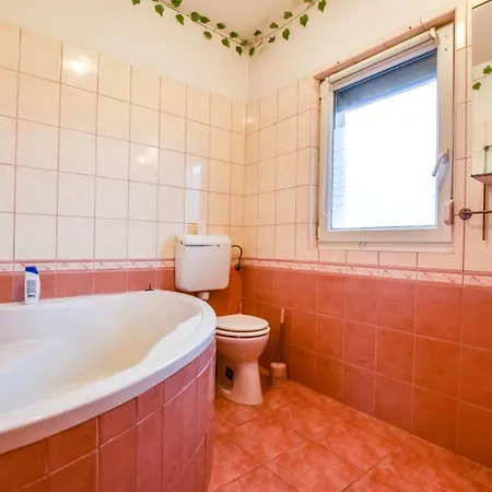Apartamento Peaceful House In The Outer Part Of *